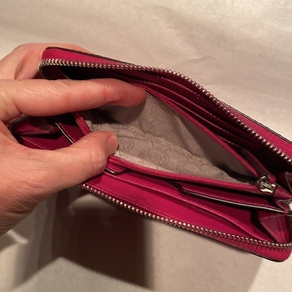 Michael Kors Jet Set Large Wristlet Clutch Wallet, Hot Pink - Picture 5 of 10